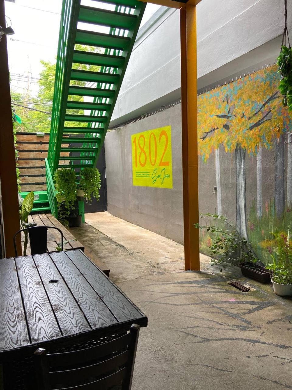 1802 At San Juan Hostel Exterior foto